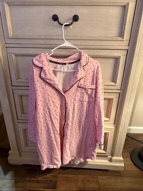 Classic Pink Polka Dot Long-Sleeve Pajama Top with Contrast Piping